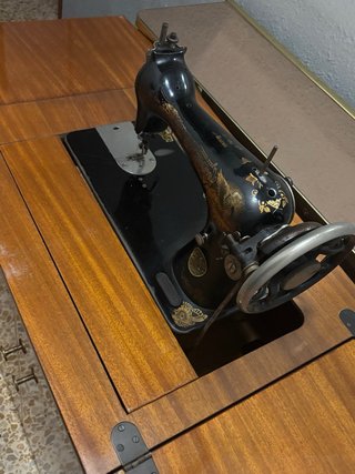 Máquina de coser SINGER antigua