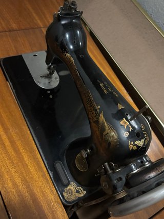 Máquina de coser SINGER antigua