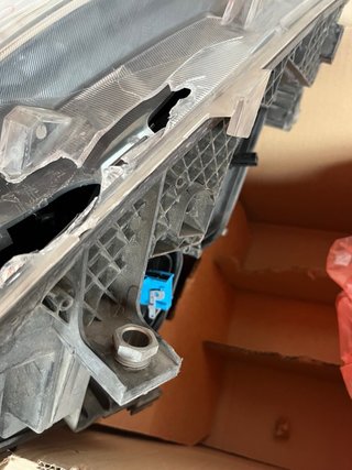 Faro Derecho Mercedes V 2017