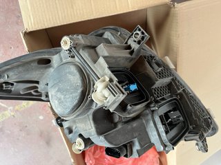 Faro Derecho Mercedes V 2017