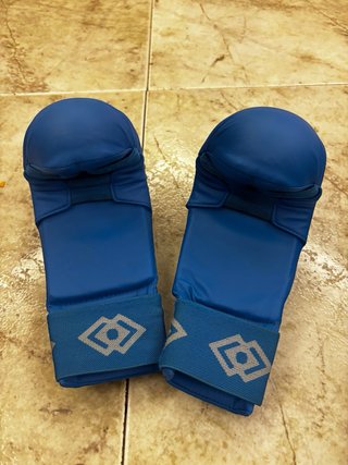 Guantillas y espinilleras Domyos azules