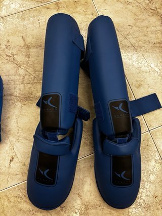 Guantillas y espinilleras Domyos azules