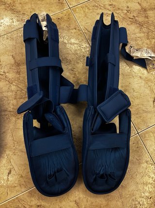 Guantillas y espinilleras Domyos azules