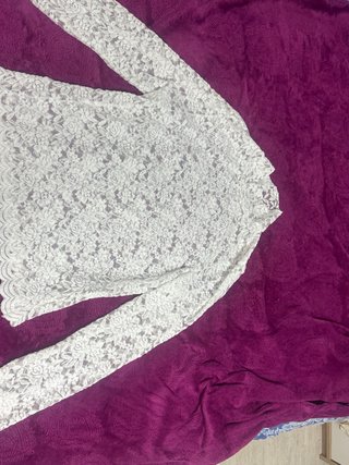 Camiseta blanca de encaje manga larga
