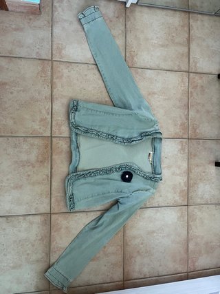 Chaqueta vaquera con volantes
