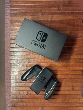 Nintendo Switch V2 + Ring Feet Adventure.
