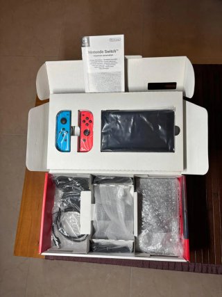 Nintendo Switch V2 + Ring Feet Adventure.