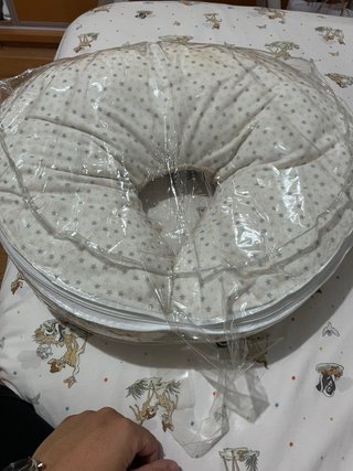 Cojín de lactancia con estrellas