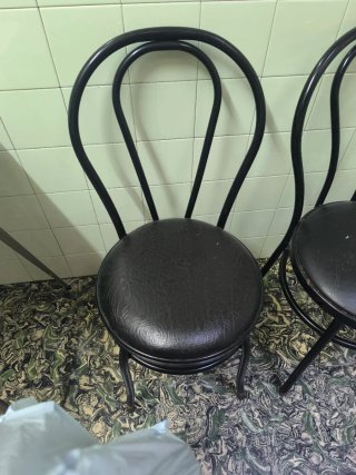 Silla antigua estilo bar negra