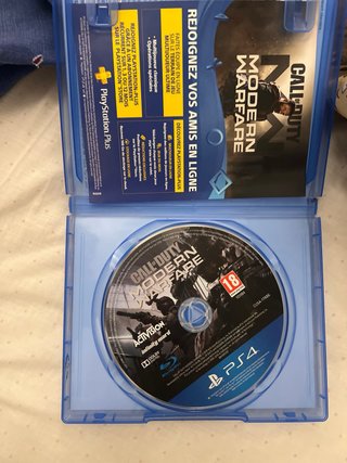 PS4 (PlayStation 4) Negra con Mando