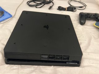 PS4 (PlayStation 4) Negra con Mando