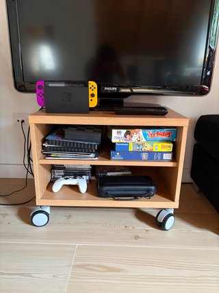 Mesa auxiliar con ruedas