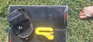 Candado de disco amarillo marca Ifam