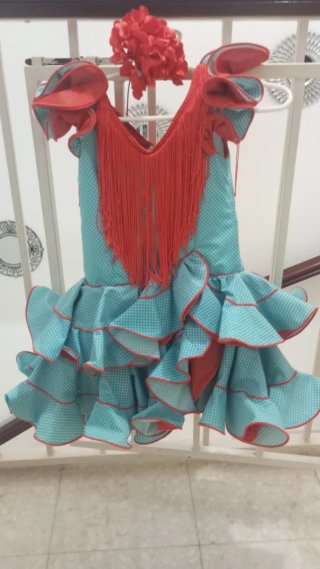 Traje de flamenca niña nuevo,está sin estrenar