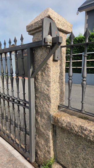 Valla de forja de hierro macizo