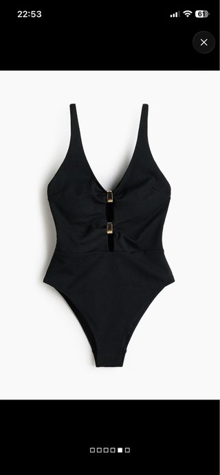 Traje de baño negro escote pico