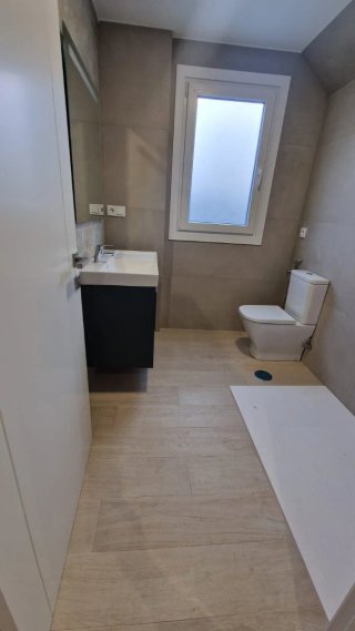 Se alquila casa - piso en Carballo