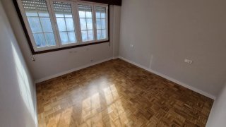 Se alquila casa - piso en Carballo