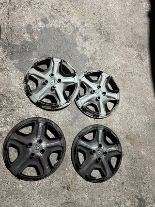 Tapacubos Dacia Originales 16”