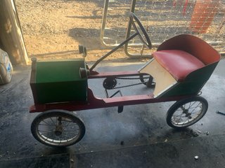 Coche de pedales infantil Ford TO-002