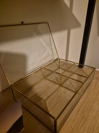 Caja joyero y soporte para joyas dorado