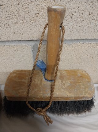 ÚLTIMOS DÍAS!!!. Cepillo 'antiguo' de madera con c