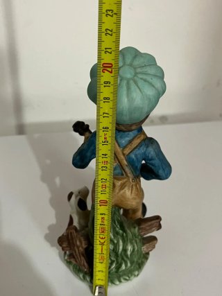 Statuina vintage bambino con chitarra e cane
