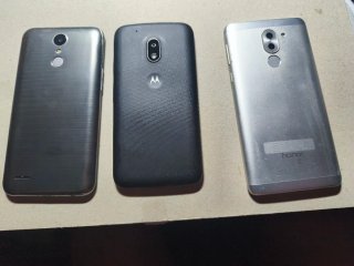 3 Teléfonos Móviles Negros 1 lg 1 motorola 1 honor