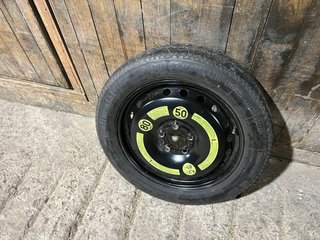 Rueda de emergencia Mercedes 17”