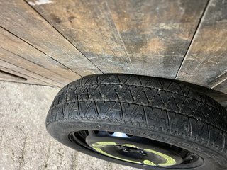 Rueda de emergencia Mercedes 17”