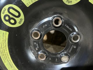 Rueda de emergencia Mercedes 17”