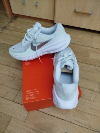 Nike Talla 44 Plata y Blanco