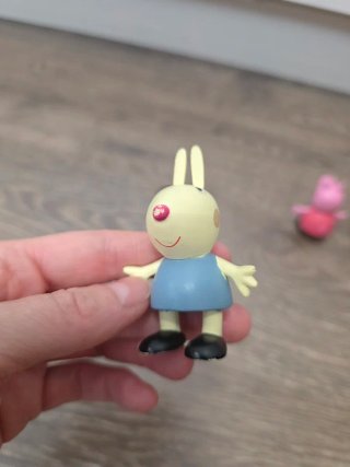 4 Figuras Peppa Pig y Amigos + mama Pig de regalo