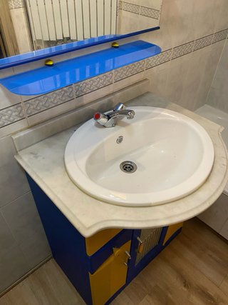 Mueble de baño completo azul y amarillo