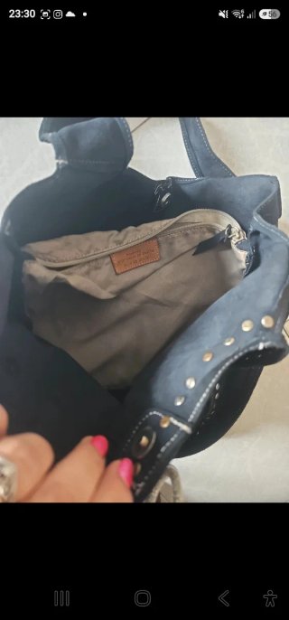 Borsa in pelle scamosciata con borchie