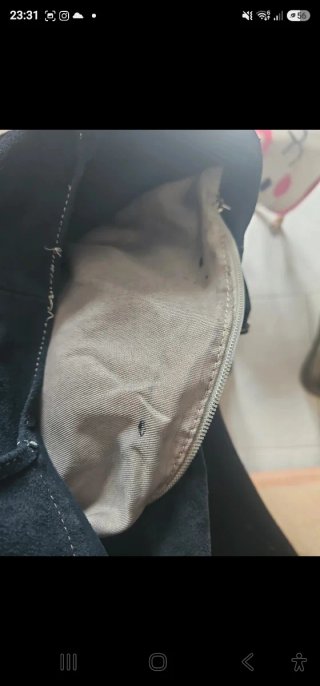 Borsa in pelle scamosciata con borchie