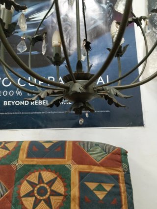 Lámpara de araña metal envejecido con lágrimas