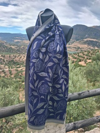 Pashmina azul con estampado floral
