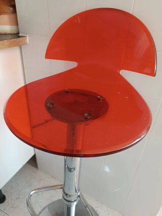Banqueta roja vintage metal y plástico