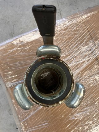 Llave de paso inox 2” y media