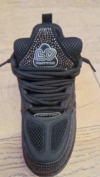 Louis Vuitton skate quasi mai usate