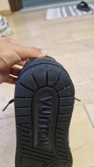 Louis Vuitton skate quasi mai usate