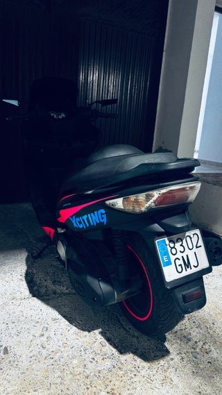 Kymco Xciting 500R ABS Negra y Rosa