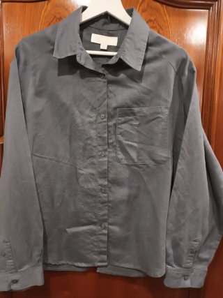 Camisa gris oversize
