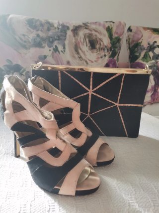 Sandalias y bolso a juego negro/rosa