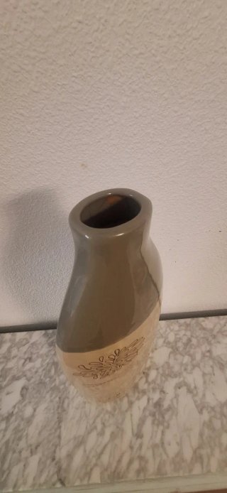 Jarrón de cerámica diseño ovalado beige y gris