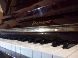 Piano Vertical Vladimir