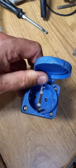 Adaptador Enchufe Azul 220V