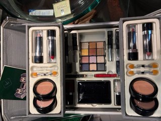 Estuche Metálico Maquillaje Plata
