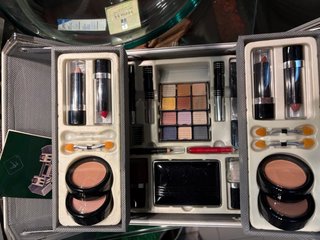 Estuche Metálico Maquillaje Plata